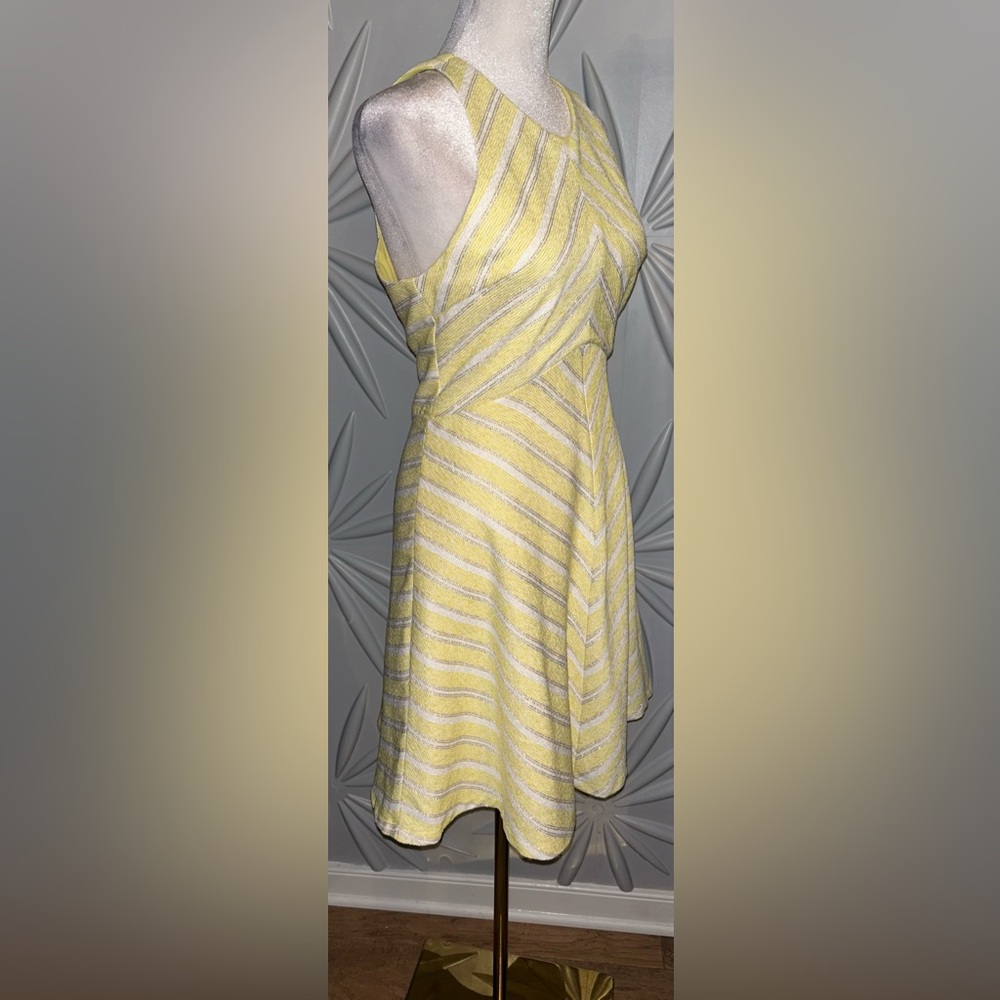 NWT Mi a mi SZ S Yellow/white/gold metallic chevron patterned dress/bust 34” - Picture 4 of 8